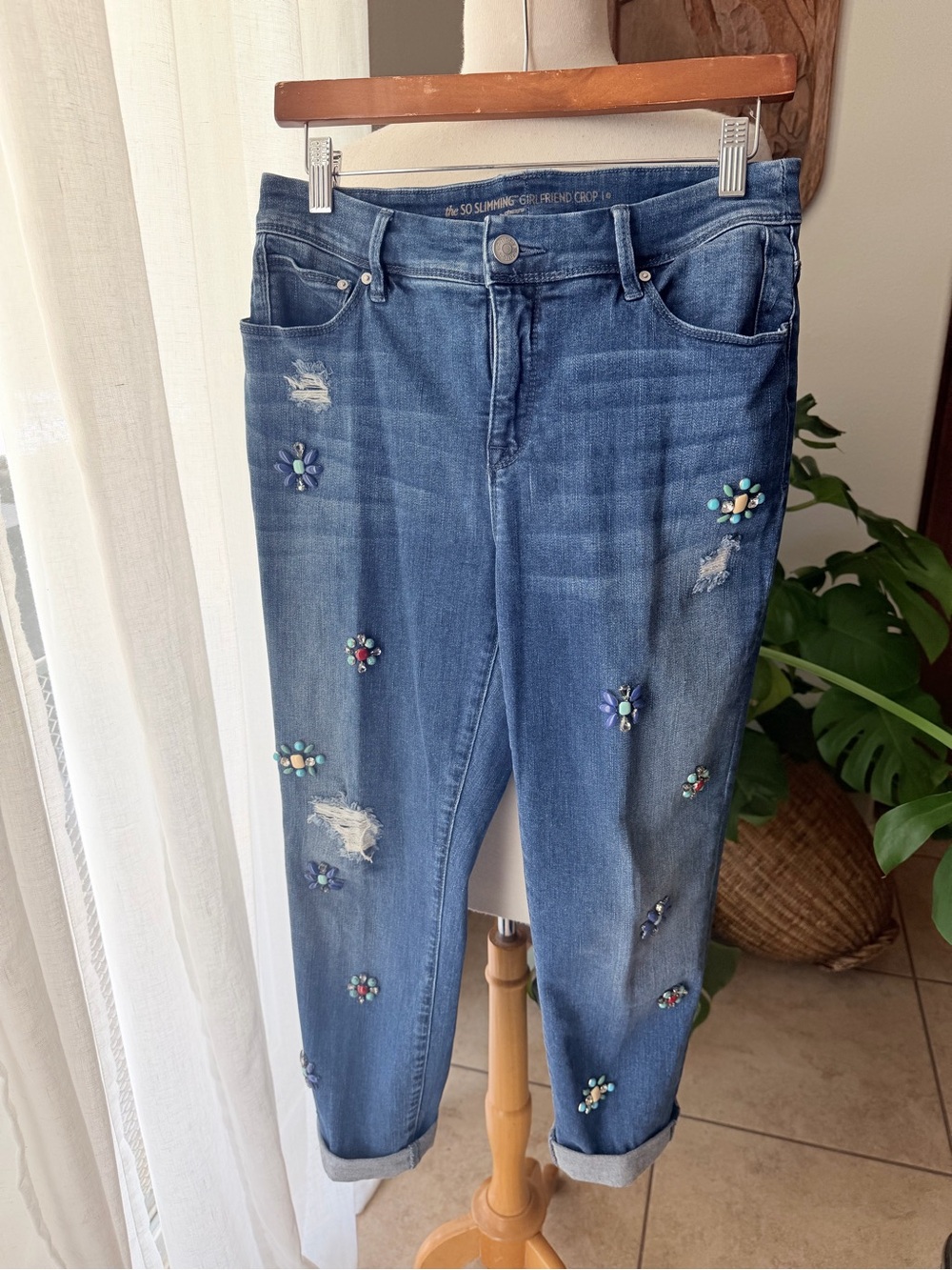 Chico's So Slimming Embellished Girlfriend Crop Jeans Size 4 Distressed